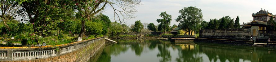 Hồ Ngọc Dịch panorama  Панорама озера Hồ Ngọc Dịch в парке имперского города Хюэ. : Panorama, Việt Nam, Lake