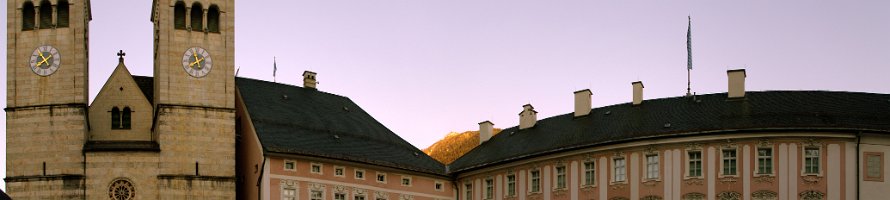 Schloss Berchtesgaden  Königliches Schloss Berchtesgaden mit Stiftskirche. Бавария:  Берхтесгаден: Королевский дворец Виттельсбахов и храм XII века : Panorama, Deutschland, Germany, Bavaria, Palace, Temple