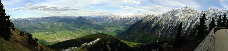 Blick in den Tennengau  Panoramablick in den Tennengau von der Roßfeldhöhenringstraße. Верхняя Бавария: Берхтесгаденер-Ланд: Вид на австрийский район Тенненгау и на горный массив Göll с дороги Roßfeldhöhenringstraße. : Panorama, Deutschland, Germany, Bavaria, Горы, Austria, Österreich