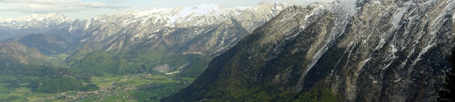 Roßfeldhöhenringstraße ein Blick Richtung Golling an der Salzach  Верхняя Бавария: Берхтесгаденер-Ланд: Вид c панорамной дороги Roßfeldhöhenringstraße  в направлении австрийского Golling an der Salzach, лежащего у подножия горного массива Göll. : Panorama, Deutschland, Germany, Bavaria, Горы, Austria, Österreich